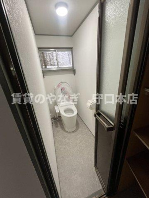 【トイレ】 | 寺方元町平屋 | 嬉しい小窓のあるトイレです