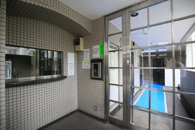 クレッセント白金のエントランス