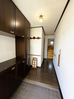 【玄関】 | さいたま市西区水判土　中古戸建 | ◆広々玄関には大容量のシューズボックスがあります