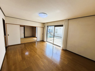 【洋室】 | さいたま市西区水判土　中古戸建 | ◆隣の和室との扉を開けると広い空間が楽しめます