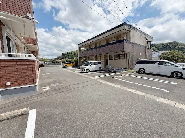 メビウス鏡Ⅳ番館の駐車場|駐車場があります