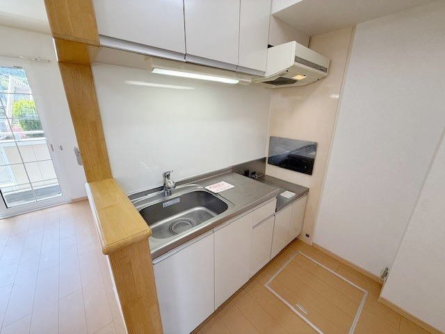 メビウス鏡Ⅳ番館のキッチン|コンパクトなキッチンで掃除もラクラク