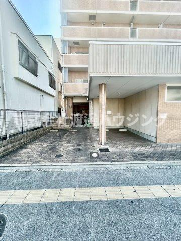 ジュネス関目高殿の駐車場