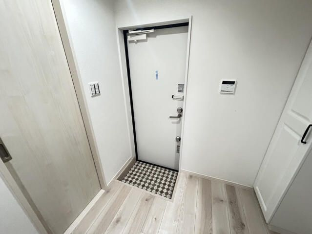 ヴェルデフラット弘明寺の玄関