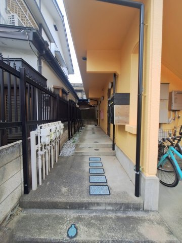パイン西川口のエントランス