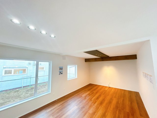 北見市田端町９番地１５　中古売家の洋室|【リフォーム済】１階６帖洋室別アングルです。
