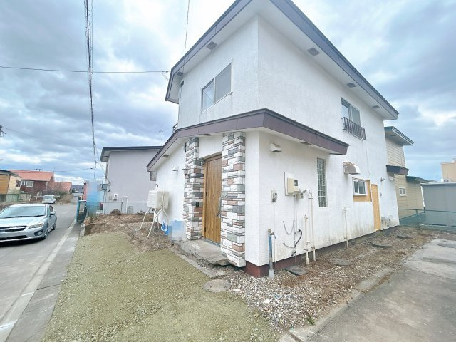 北見市田端町９番地１５　中古売家の外観|【リフォーム済】外観別アングルです。春先に屋根外壁の塗装を致します。