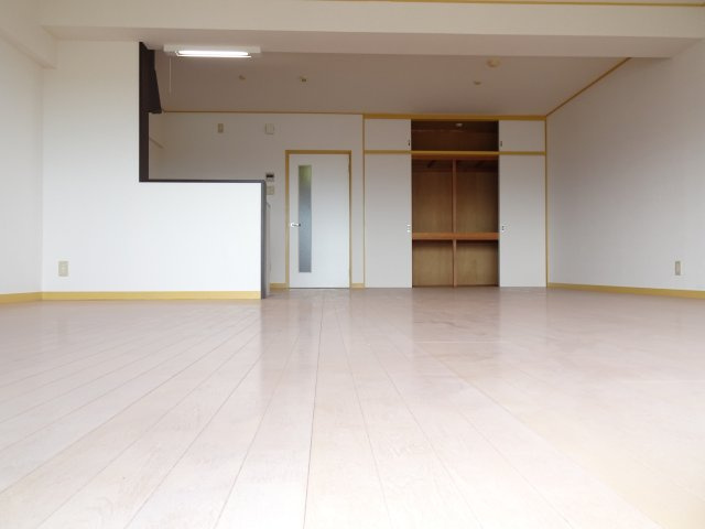 ハイツ洲本の居間・リビング