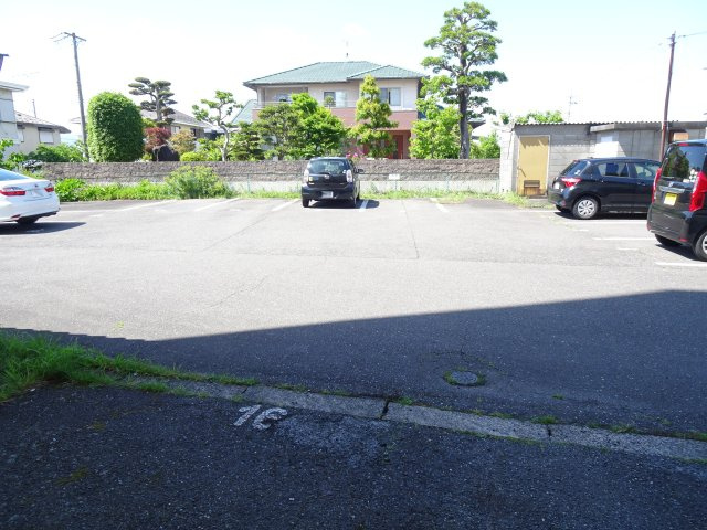 ハイツ洲本の駐車場