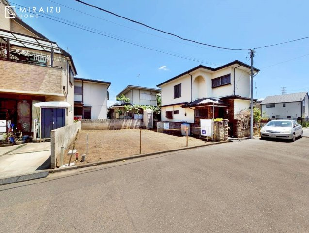 【外観】 | 陽当たりが心地の良いリビング空間です。日中はカーテンを開けて自然な光を取り込みリラックスして過ごしたいですね、照明器具もセンスの良いものを使いたいですね。