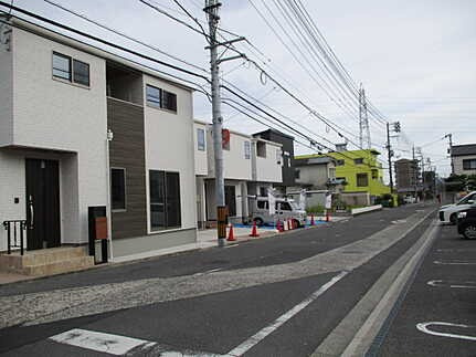 広島市佐伯区八幡東2丁目　新築住宅の前面道路含む現地写真