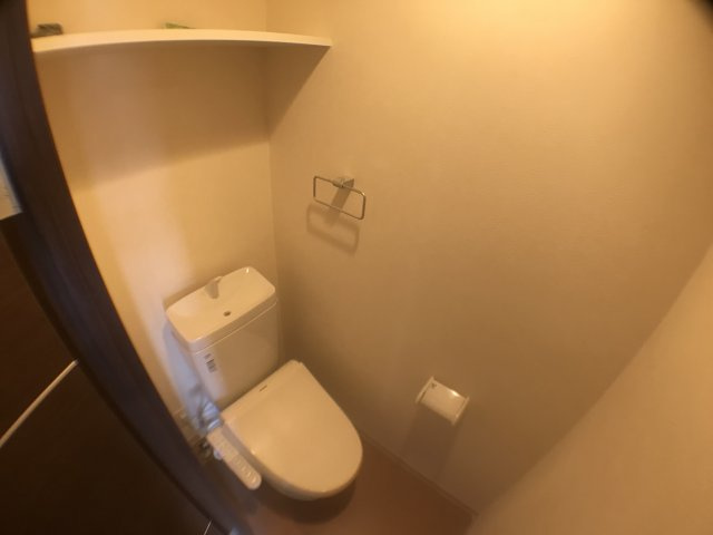 コンパクトで使いやすいトイレです♪