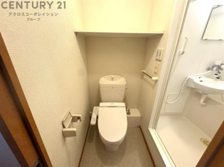 温水洗浄便座付きのトイレです♪