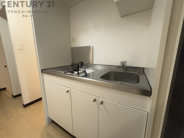 電気コンロ付きのシンプルなキッチン♪