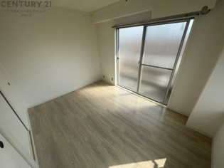 ２面採光の明るいお部屋です。
