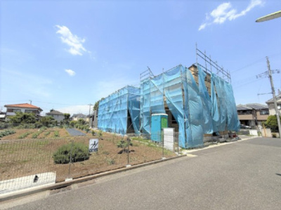 【外観】 | 【仲介手数料２７０万円が無料！】■１０棟とも陽当り良好■祖師ヶ谷大蔵駅までフラットな道のり（高台） | 【当社は仲介手数料２７０万円が無料！】
■祖師ヶ谷大蔵駅から坂道のないフラットな道のり（高台）
■全１０棟とも陽当り良好
■リビングは吹抜け天井
■リビング前に広々バルコニー
■太陽光発電
■内覧可能