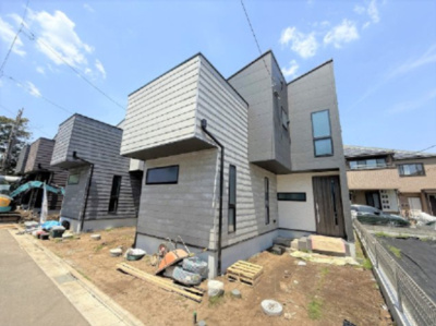 【外観】 | 【仲介手数料２７０万円が無料！】■１０棟とも陽当り良好■祖師ヶ谷大蔵駅までフラットな道のり（高台） | 諸費用２７０万円ＯＦＦです！！
決算特別キャンペーン！
家計応援サービスの限界に挑戦中！
■祖師ヶ谷大蔵駅からフラットな道のり
■リビングは吹抜け
■リビング前に広々バルコニー
■太陽光発電