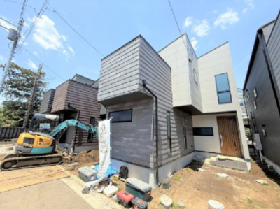 【外観】 | 【仲介手数料２７０万円が無料！】■１０棟とも陽当り良好■祖師ヶ谷大蔵駅までフラットな道のり（高台） | 諸費用２７０万円ＯＦＦです！！
決算特別キャンペーン！
家計応援サービスの限界に挑戦中！
■祖師ヶ谷大蔵駅からフラットな道のり
■リビングは吹抜け
■リビング前に広々バルコニー
■太陽光発電