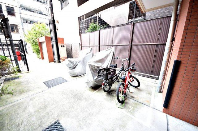 レシオ安堂寺　中央小学校区の設備|レシオ安堂寺　バイク置き場