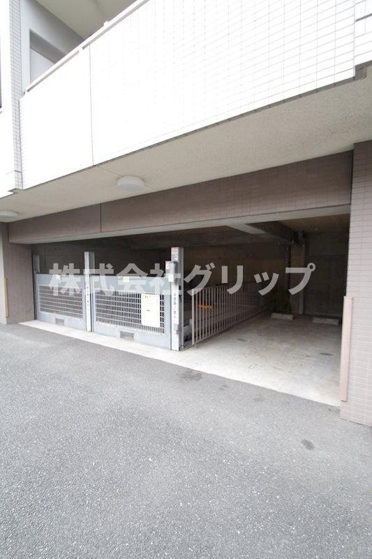 日神デュオステージ本牧の駐車場