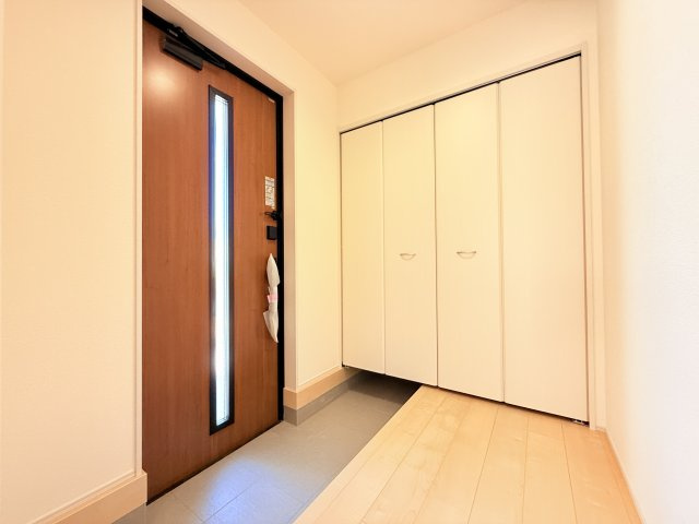 小美玉市希望ヶ丘1期　新築戸建　3号棟の玄関|靴をまとめて保管できるシューズボックス。綺麗に整頓された玄関で来客者を気持ちよく招きませんか？