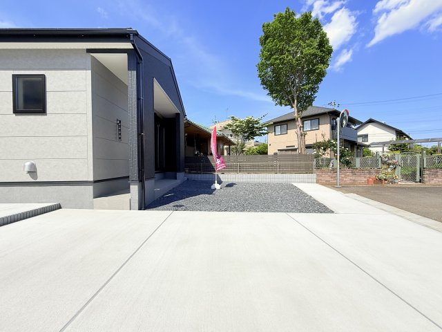 小美玉市希望ヶ丘1期　新築戸建　3号棟の駐車場|カースペース並列3台可能♪
