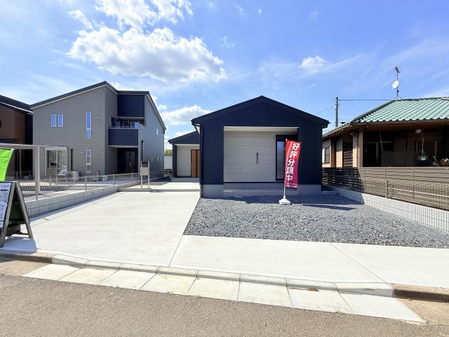 小美玉市希望ヶ丘1期　新築戸建　3号棟の駐車場|カースペース並列3台可能♪