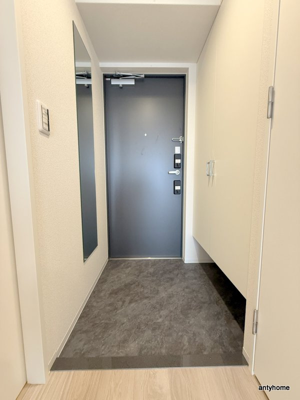 プレリスNEO大阪十三エルヴィオン　仲介手数料無料の玄関