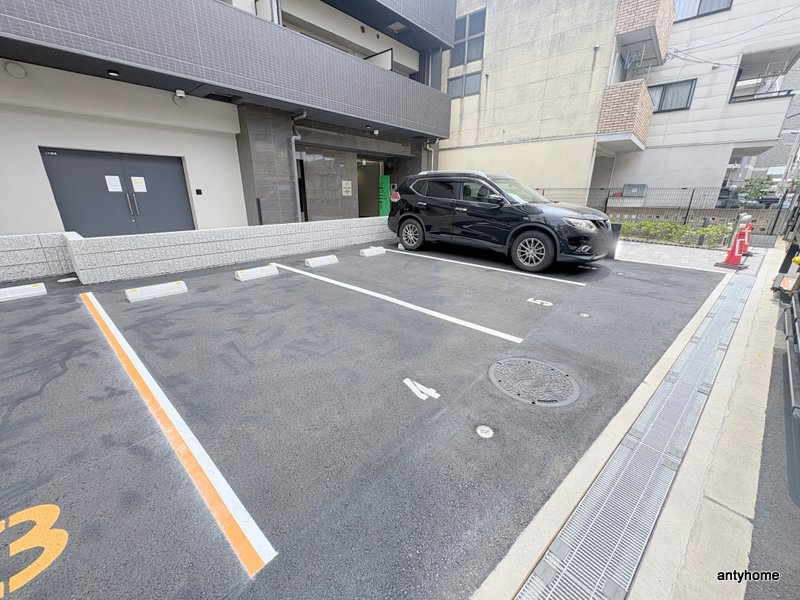 プレリスNEO大阪十三エルヴィオン　仲介手数料無料の駐車場