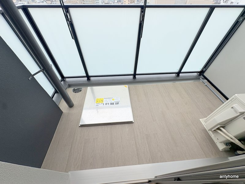 プレリスNEO大阪十三エルヴィオン　仲介手数料無料のバルコニー