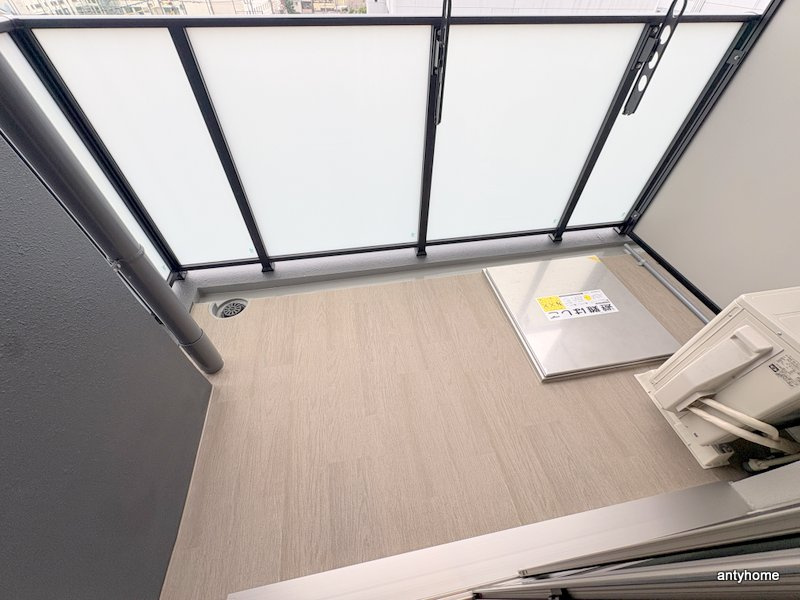 プレリスNEO大阪十三エルヴィオン　仲介手数料無料のバルコニー
