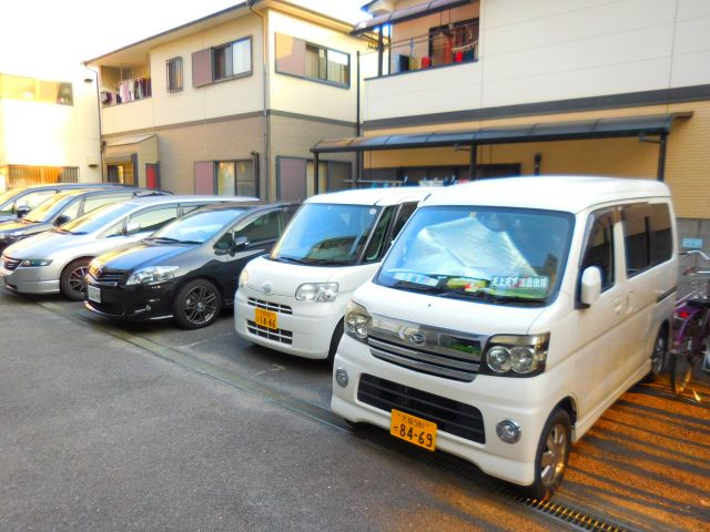 カサエステ1番館の駐車場