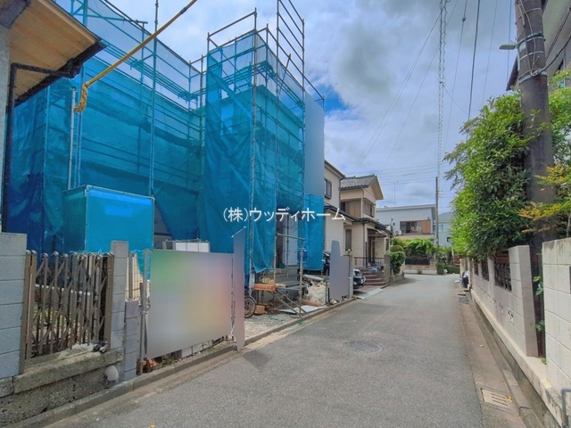 越谷市弥十郎　新築一戸建ての前面道路含む現地写真