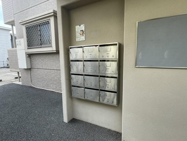 熊本市東区小山２丁目の賃貸マンションのエントランス