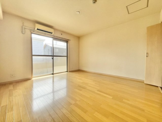 熊本市東区小山２丁目の賃貸マンションの居間・リビング