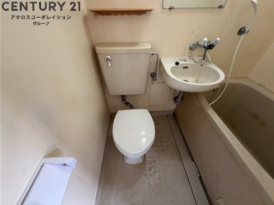 落ち着いた色調のトイレです