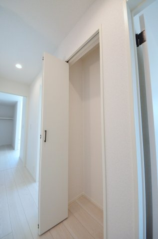 前空四丁目の収納|各居室に機能的なクローゼットを完備。タンスなどの大型家具を買い足す必要がないため、お部屋の面積を最大限に活かせます。