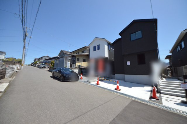 前空四丁目の前面道路含む現地写真|前面道路は6ｍと広く駐車楽々
駐車2台可能です