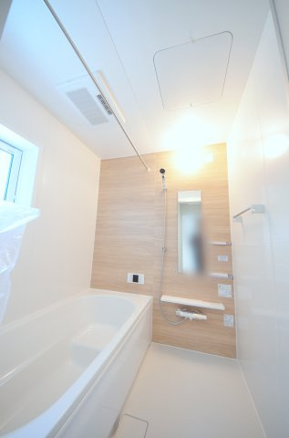美の里二丁目の浴室|１坪タイプの大きなバスルーム。足を伸ばしてゆっくり湯船につかることができます