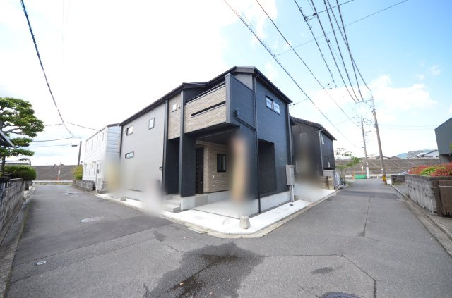 美の里二丁目の前面道路含む現地写真|山陽女学園前電停徒歩12分
車種により駐車2台可能です