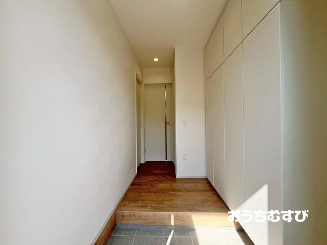 名東区極楽2丁目(全2棟)の玄関