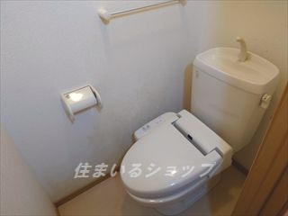 グレイス吉田　Ⅰ番館のトイレ|シャワートイレ