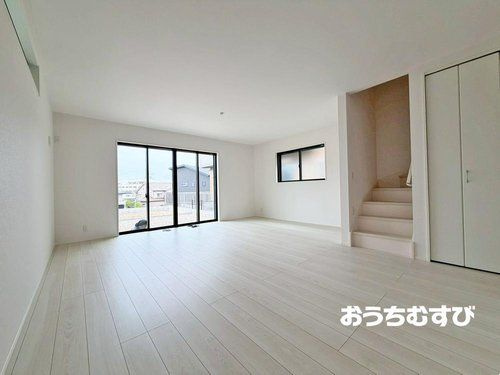 名古屋市名東区代万町241②(残1棟)の居間・リビング