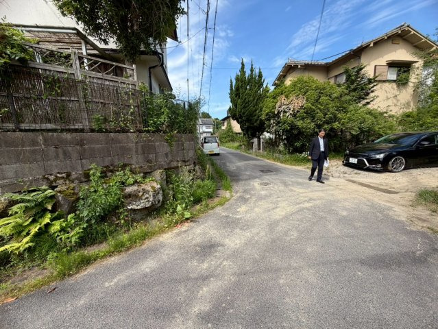 奈良市都祁友田町戸建ての前面道路含む現地写真