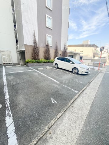 すかる通東の駐車場|駐車スペースもあります☆
