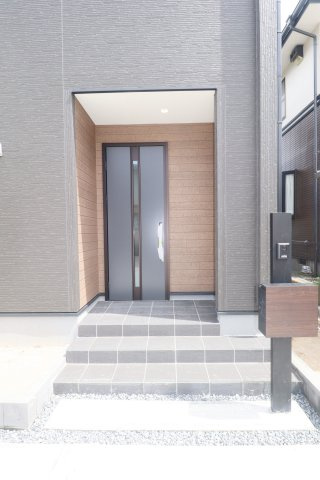 郡山市御前南４丁目　　　３号棟　　　朝日が丘小学校、郡山第７中学区　の玄関