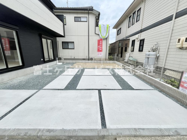 【駐車場】 | 磐田市加茂 新築一戸建て | ３台駐車可能です