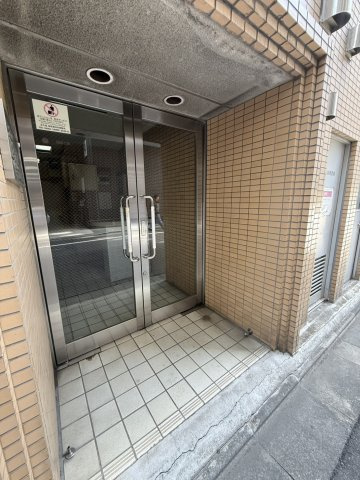 トーカン上野北キャステールのエントランス
