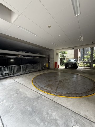 サンクタス127の駐車場