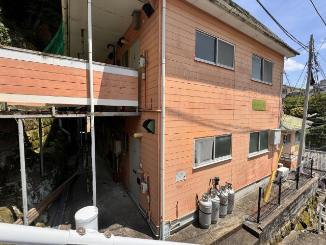 若葉ハイツBのエントランス
